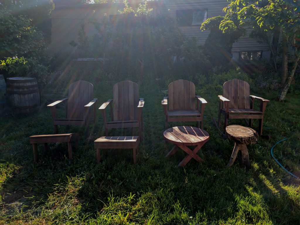 Four Chairs, signs of summer