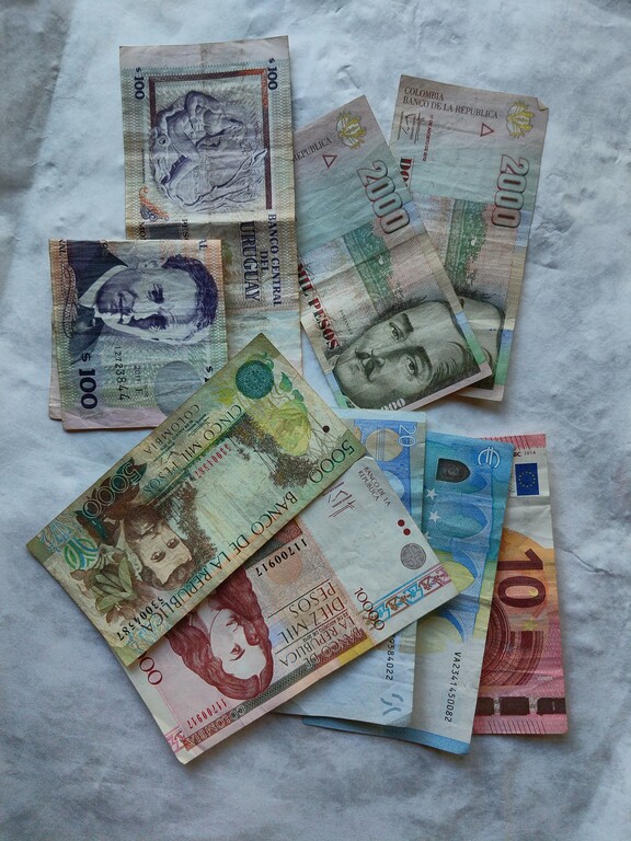 Sample currencies.